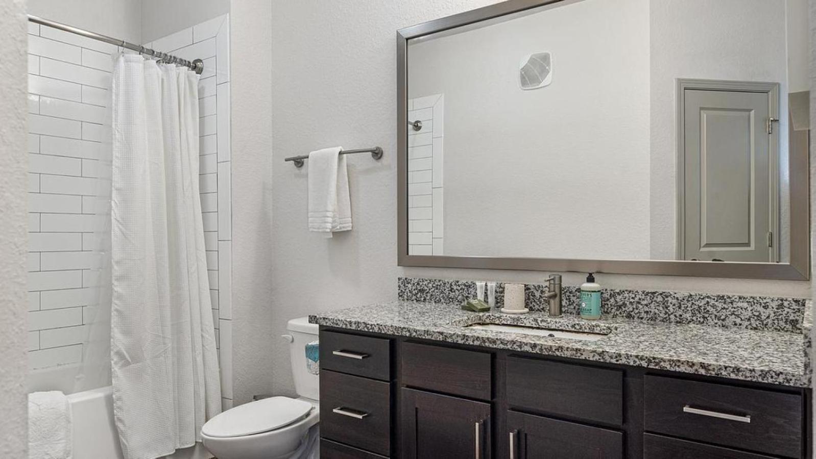 Landing At Center 301 - 2 Bedrooms In Belton المظهر الخارجي الصورة